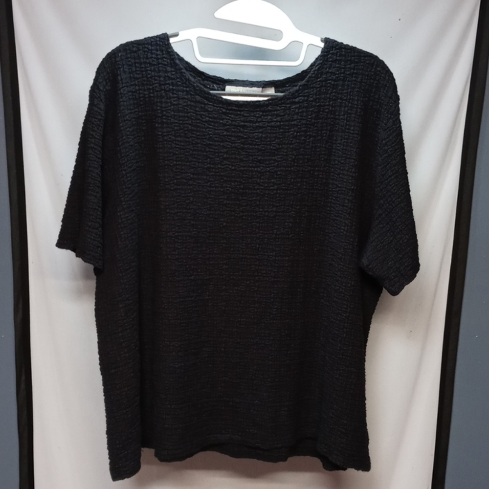 Stretchy black shirt